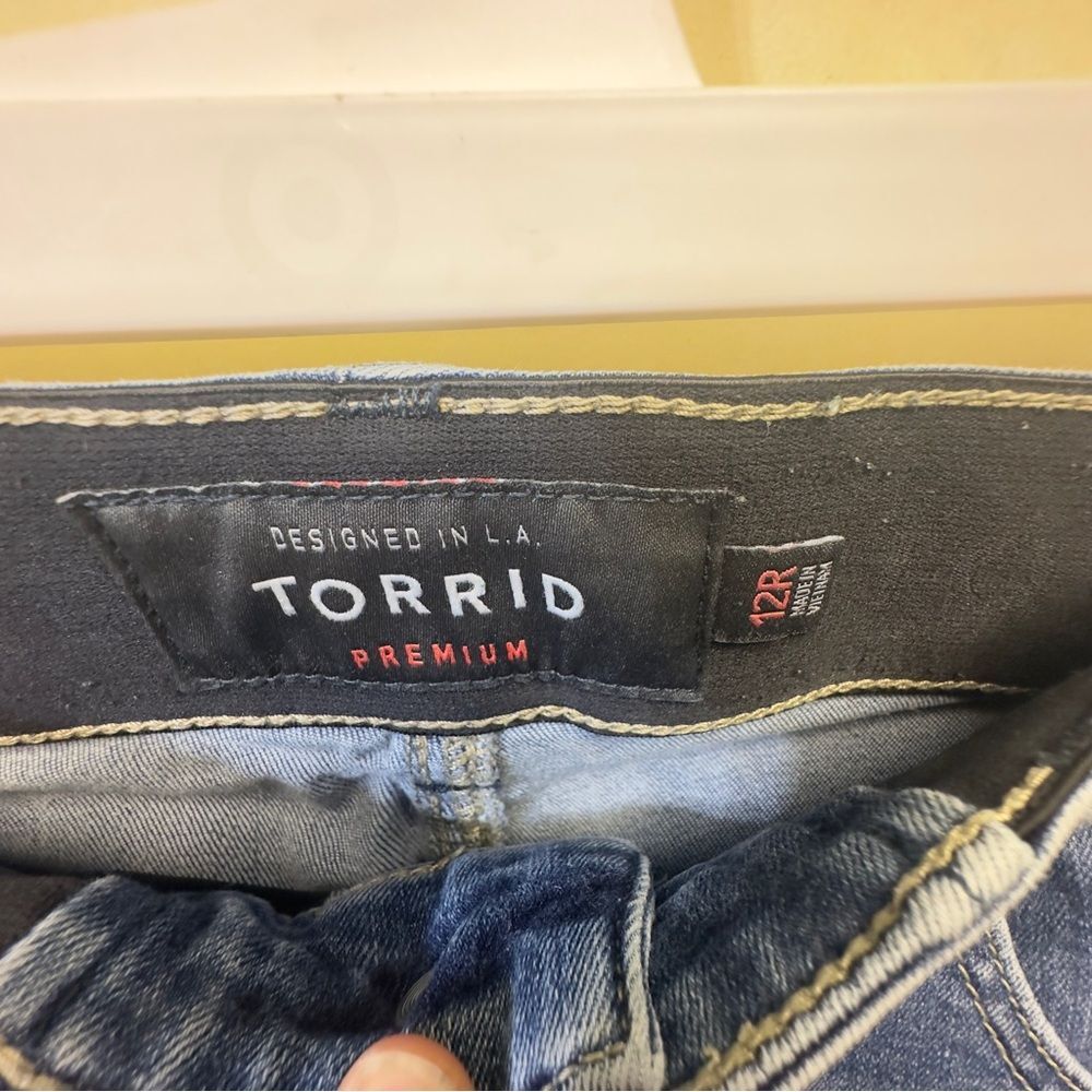 Torrid Women’s Jeans Size 12R Mid Rise Skinny Blue Denim Stretch Regular Length - Picture 4 of 8